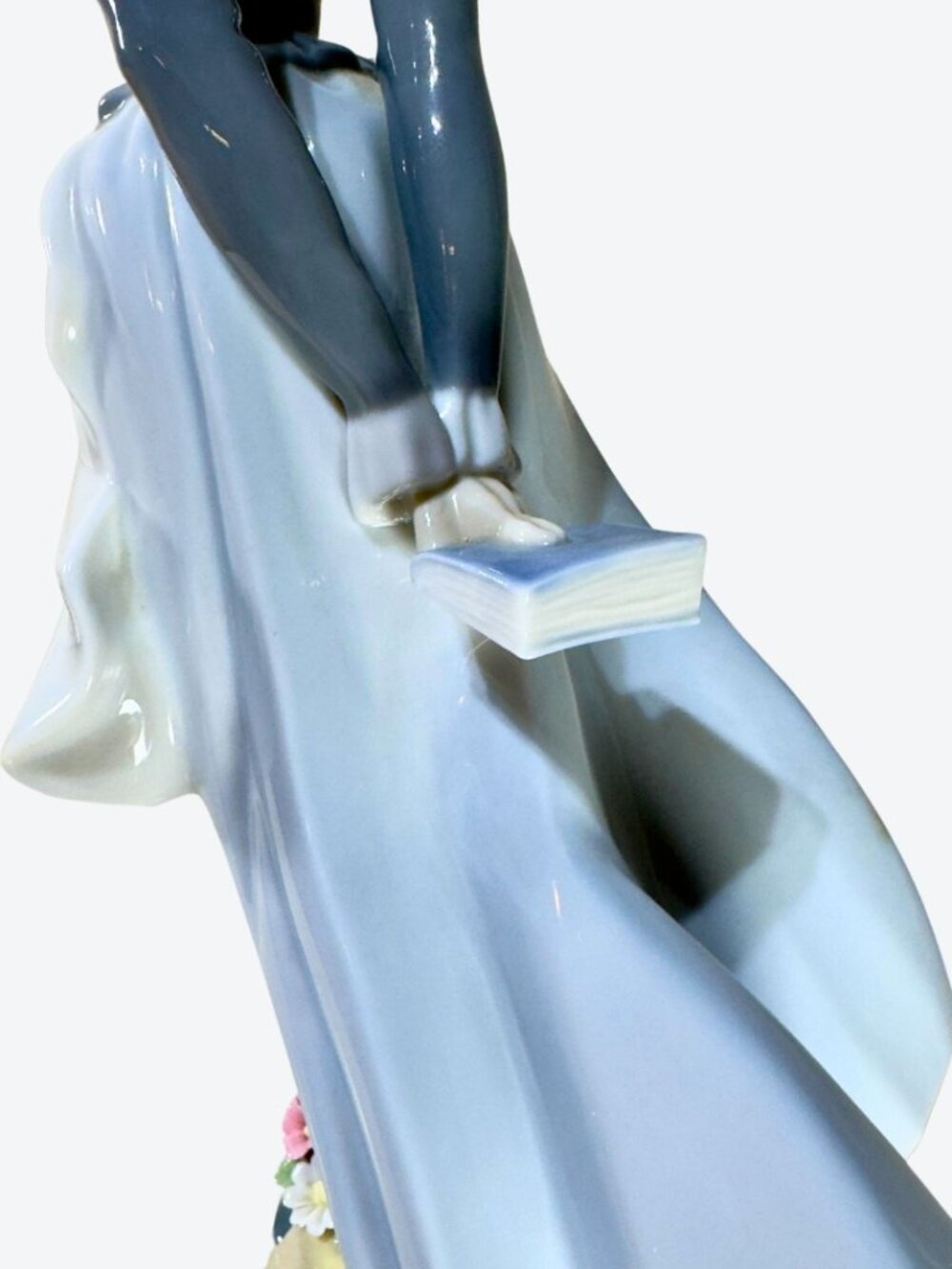 LLADRÓ Woman in the Wind Blue Dress Flower Basket Porcelain Figurine - Picture 3 of 15